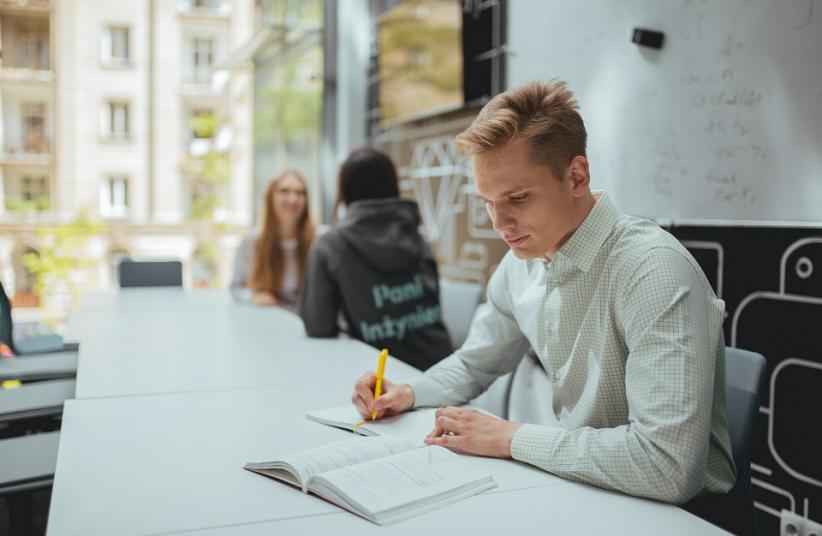 W ramach realizacji w Politechnice Warszawskiej projektu „Inicjatywa doskonałości – uczelnia badawcza”, uruchamia się program POSTDOC PW.